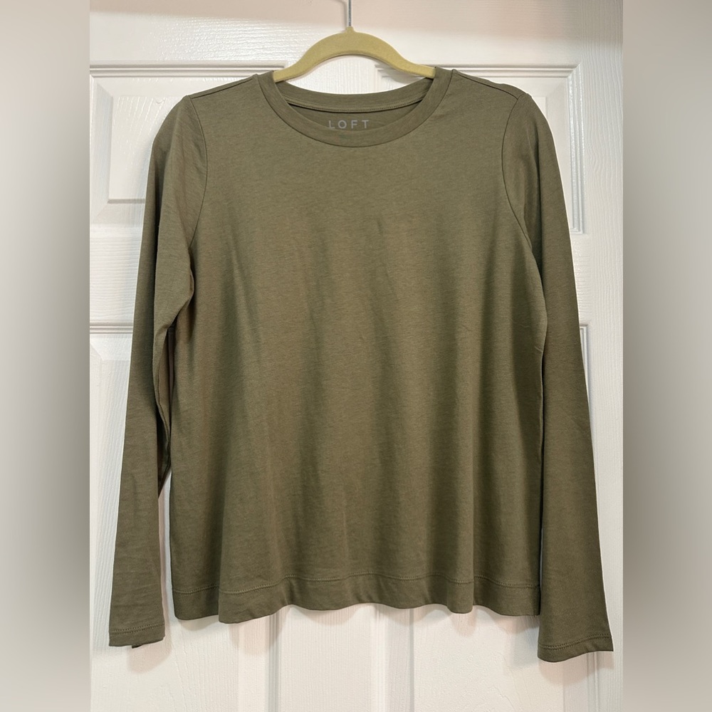 Loft long sleeve crew neck shirt size M